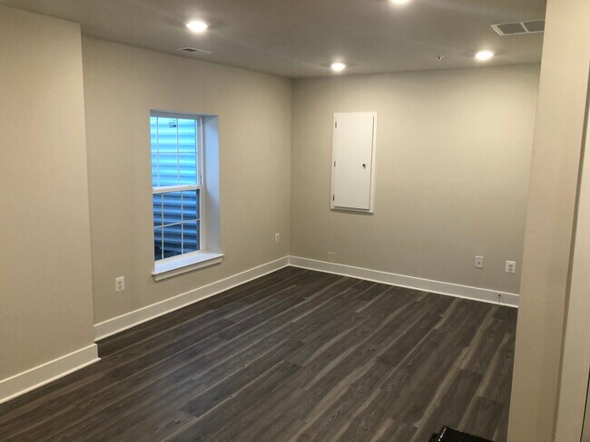 Building Photo - 7870 Johnnycake Rd