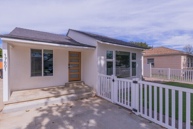 Building Photo - 17601 Hamlin St