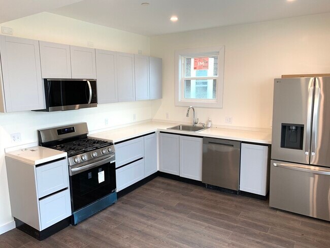Primary Photo - 80 Adams St