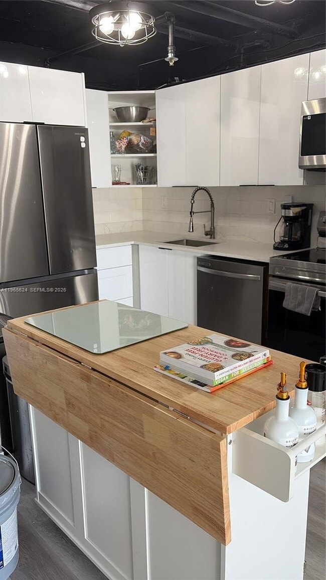 Building Photo - 20355 NE 34th Ct