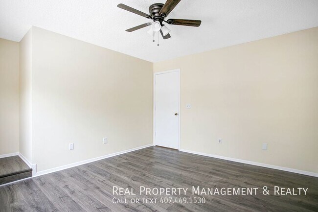 Building Photo - 2 BR / 2.5 BA Townhome in Cypress Creek Go...