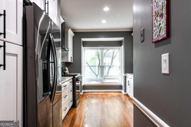 Building Photo - 304 Bridle Path