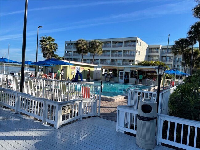 Building Photo - 2506 N Rocky Point Dr