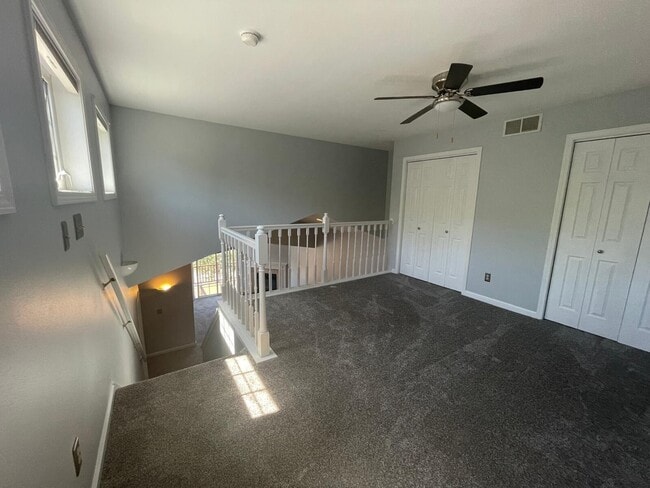 Building Photo - N17W26887 E Fieldhack Dr