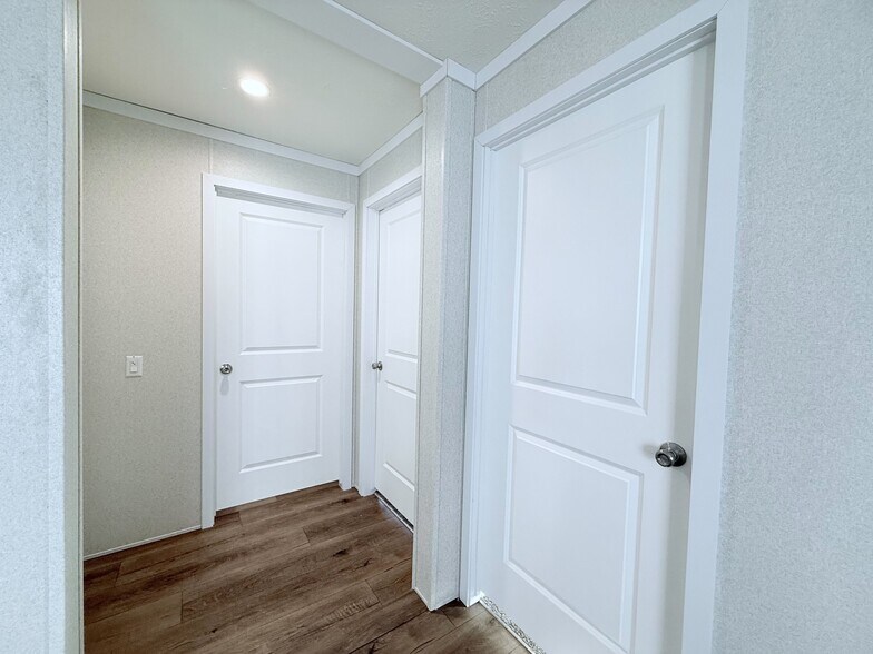 Building Photo - 29652 Cambridge Ct