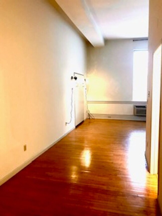 Building Photo - The Uptown Lofts 110