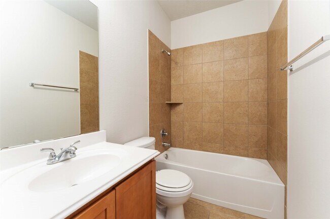 Building Photo - 2206 Grand Isle Ln