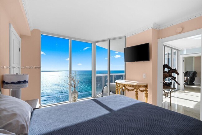 Building Photo - 17555 Collins Ave