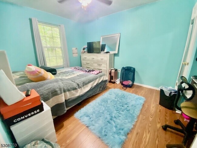 Building Photo - 8 Jaime Dr