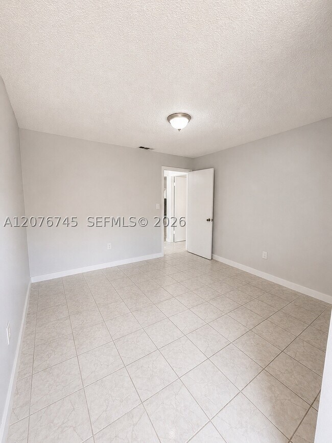 Building Photo - 3011 SW 117th Ct
