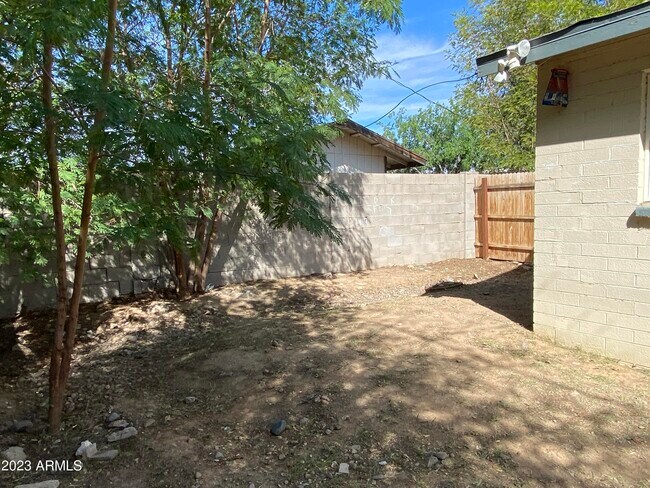 Building Photo - 1595 W Mountain View Rd