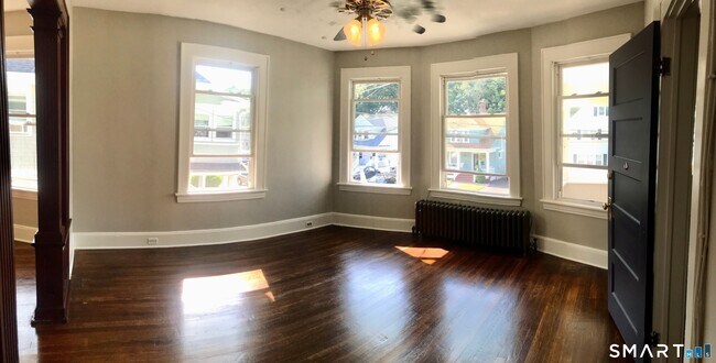 Building Photo - 52 Catherine St