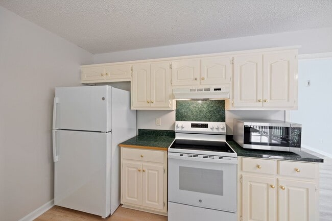 Building Photo - Freshly painted 3-bedroom 2-bath home in A...
