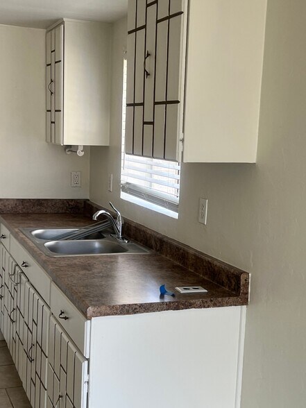 Building Photo - 826 E Lee St