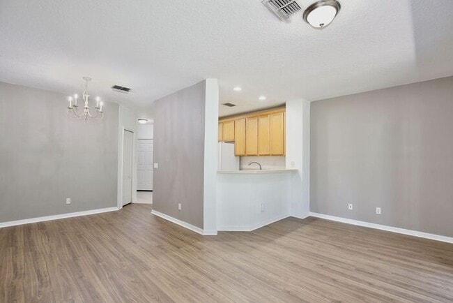 Building Photo - Beautiful 2/2.5 Cozy Townhome with a 1 Car Garage in the Gated Community of Victoria Pines - Orlando