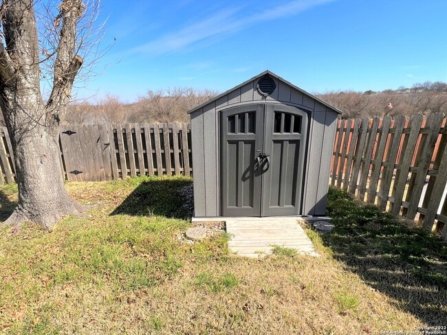 Building Photo - 8214 Chestnut Manor Dr