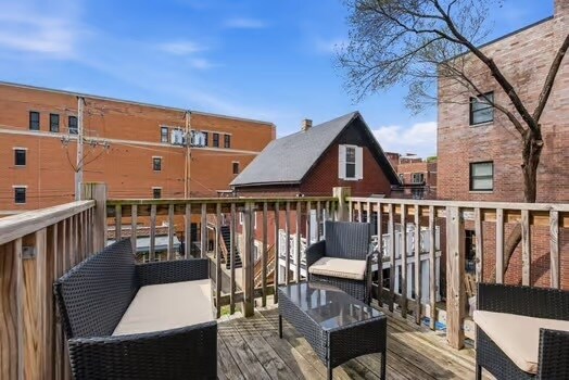 Building Photo - 1411 W Byron St