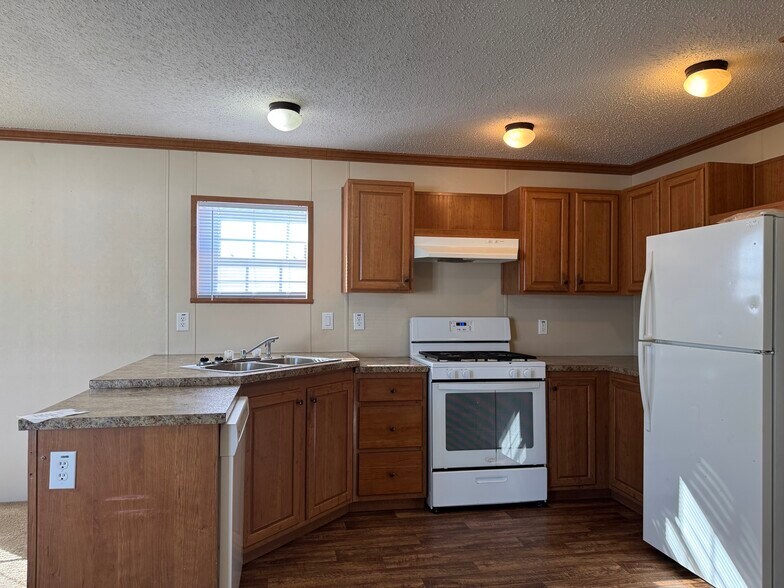 Building Photo - 4170 Lilac Ln