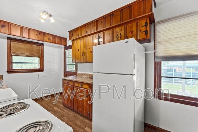 Building Photo - 1457 Columbia Hwy N