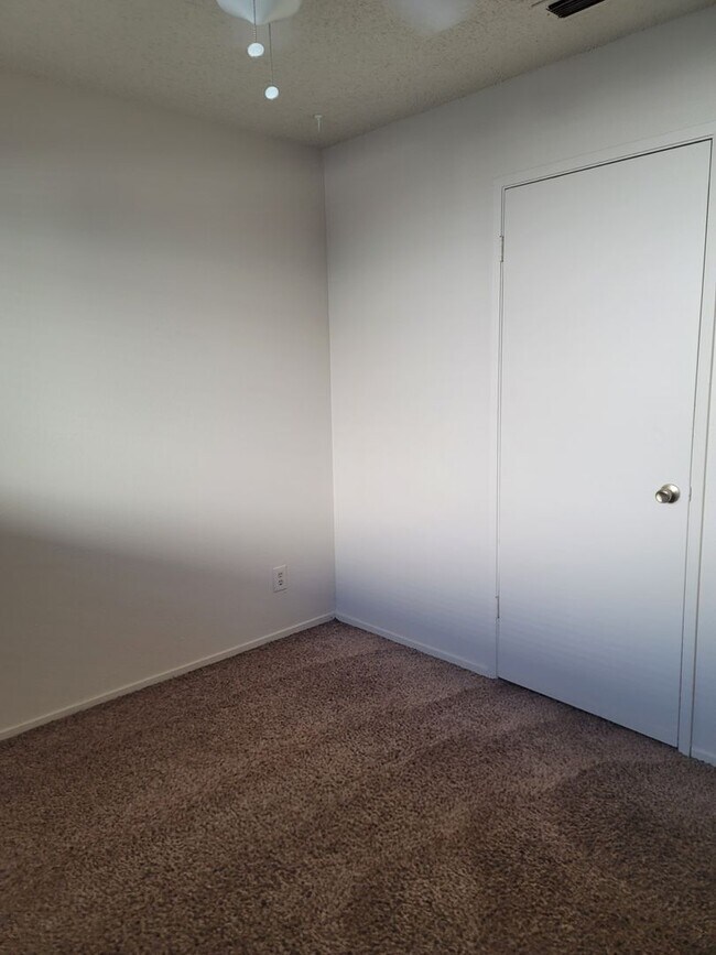 Building Photo - SHE330