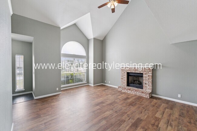 Building Photo - 1504 N Willow Ave