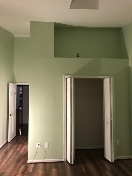 Building Photo - 7937 Ashford Blvd