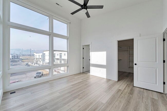 Building Photo - Executive 3 story Townhouse in Downtown Daybreak