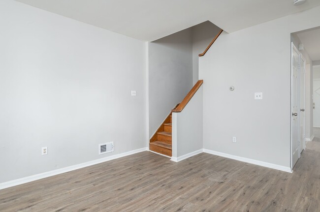 Building Photo - TAKE A SECOND LOOK AT THIS END-UNIT TOWNHOME