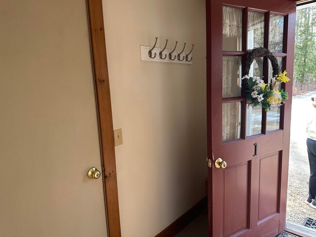 Building Photo - 108 S Bennington Rd