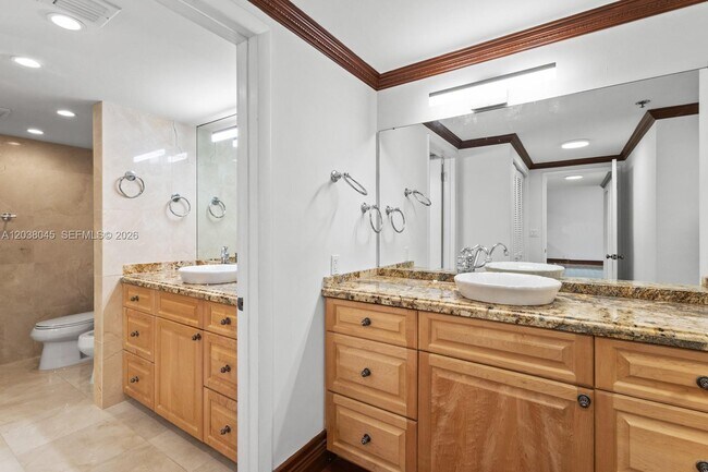 Building Photo - 251 Crandon Blvd