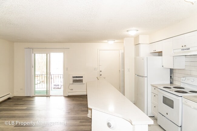 Building Photo - 4643 S Lowell Blvd