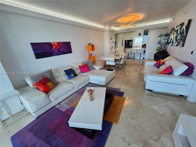 Building Photo - 601 NE 36th St