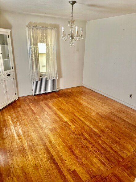 Building Photo - 151 Warner St