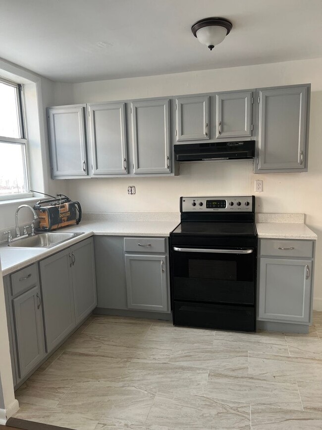 Building Photo - 3-Bedroom House for Rent!