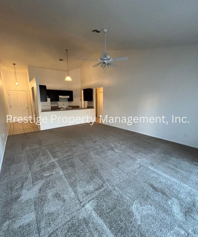 Building Photo - Wonderful Townhouse Located in the Northwest!!!