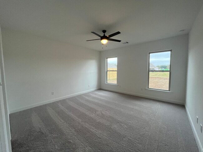 Building Photo - 109 Nandina Dr