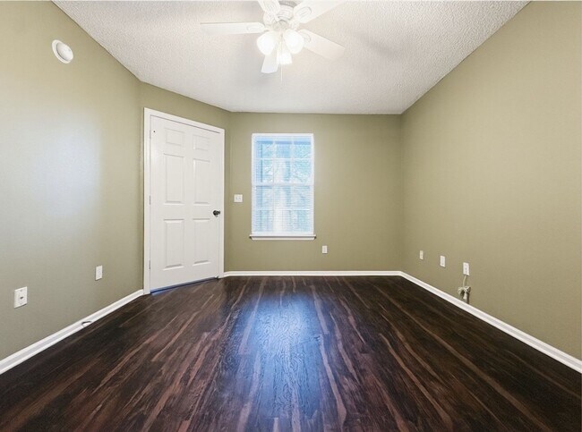 Building Photo - 2/2 Remodeled Condominium In Park Central, Millenia