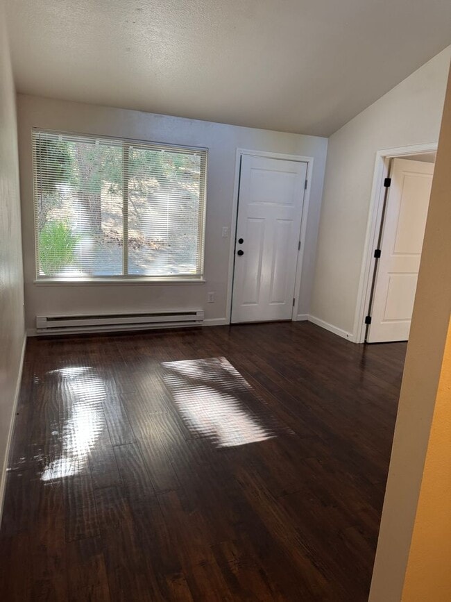 Building Photo - Cute Condo in Burning Tree Village