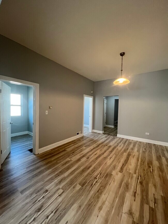 Building Photo - 7349 S Evans Ave