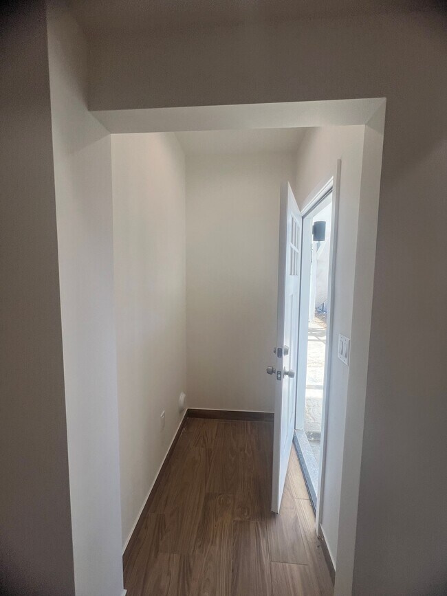 Building Photo - 6909 Fulton Ave