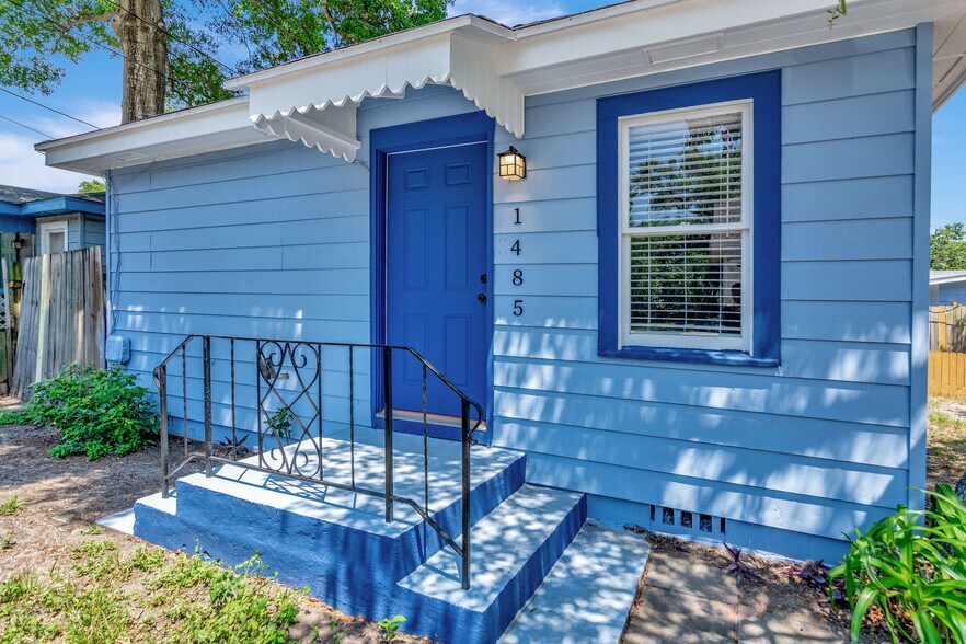 Building Photo - 1485 Hamlet Ave