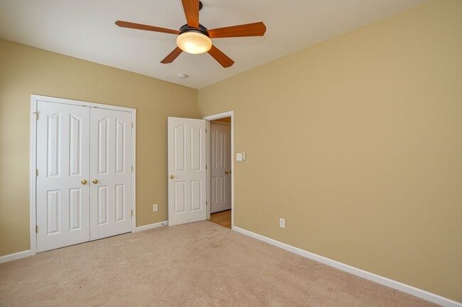 Building Photo - Inviting rancher ready now!