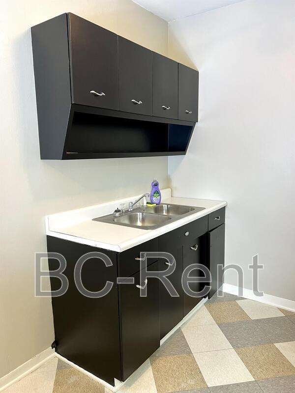 Building Photo - 635 3rd Ave