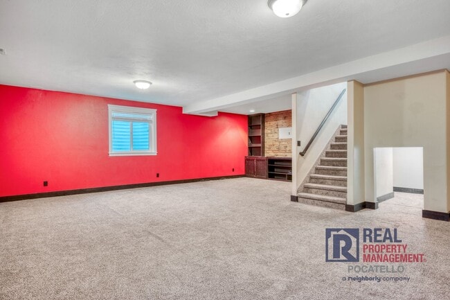 Building Photo - 5215 Kymball Ave