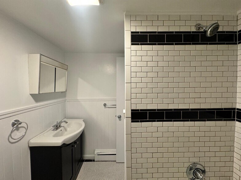 Building Photo - 205 Highland Ave