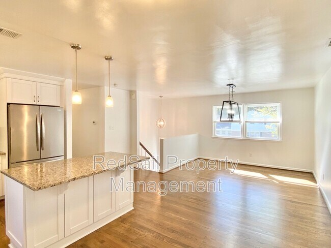 Building Photo - 146 Linbrook Dr