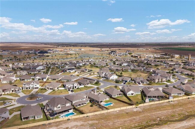 Building Photo - 26 Amistad Cir