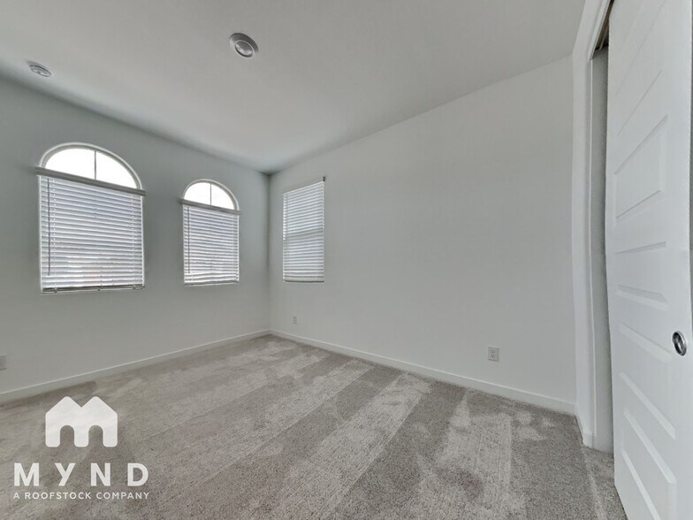 Building Photo - 9513 W Turney Ave