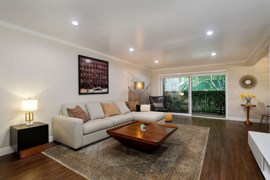 Building Photo - 4528 Colbath Ave