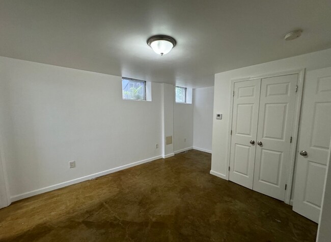 Building Photo - 70 Frankfort St